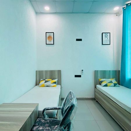 Хостел Abuzz Oxfordcaps Imperial Heights Mussoorie Дехрадун Экстерьер фото